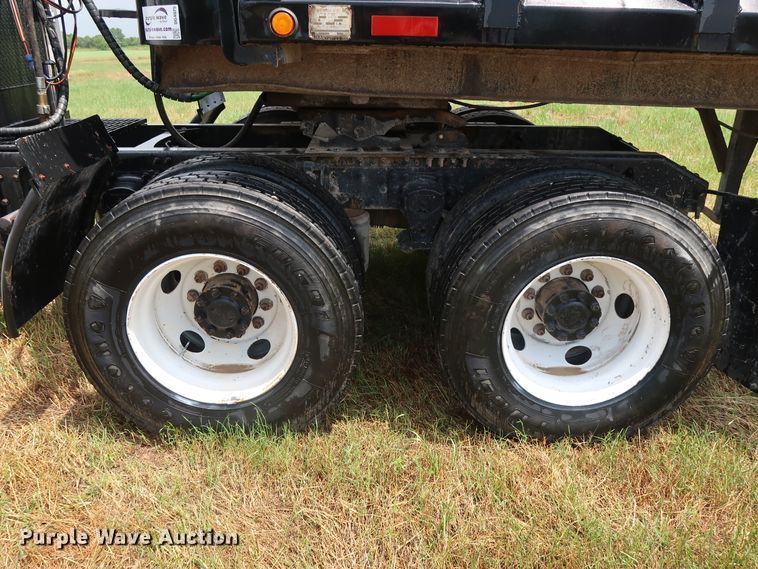 image for item DG4026 2000 Volvo VNM semi truck