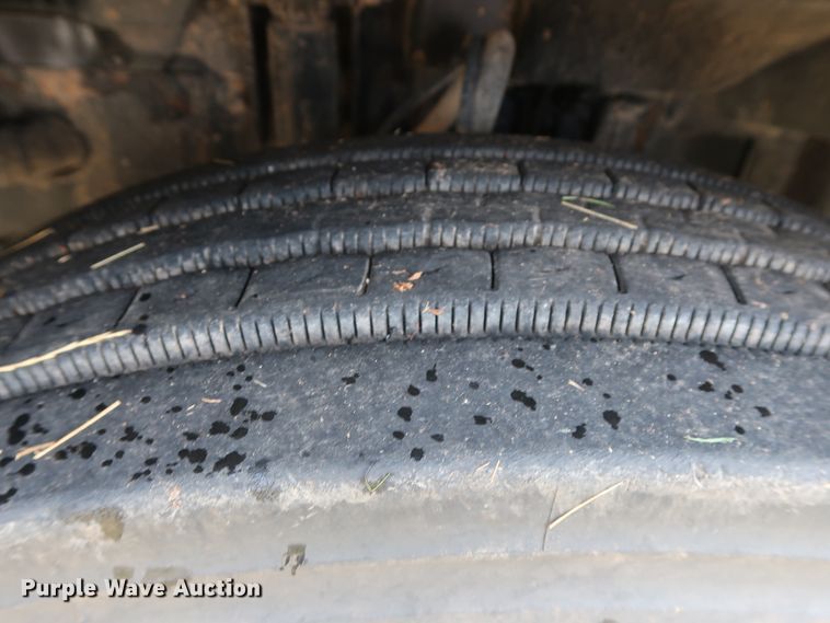 image for item DG4026 2000 Volvo VNM semi truck