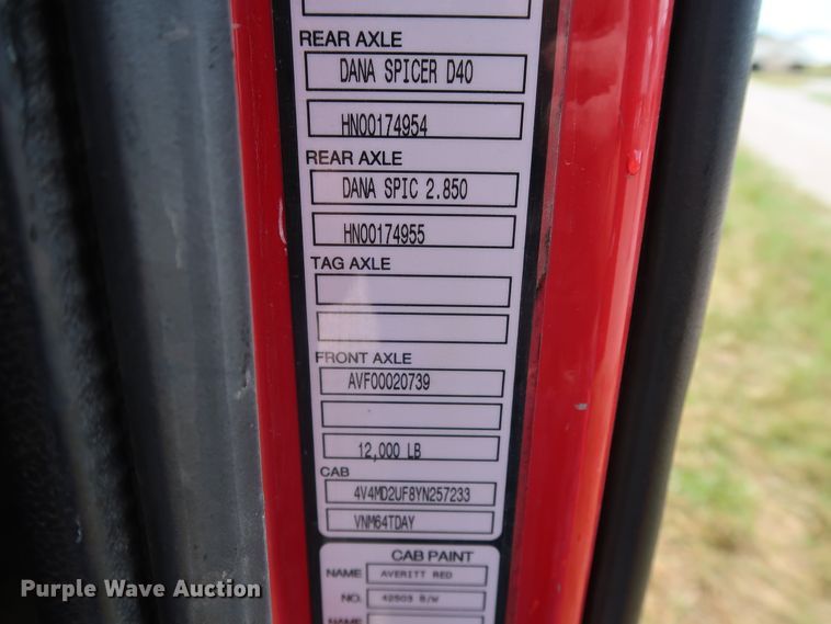 image for item DG4026 2000 Volvo VNM semi truck