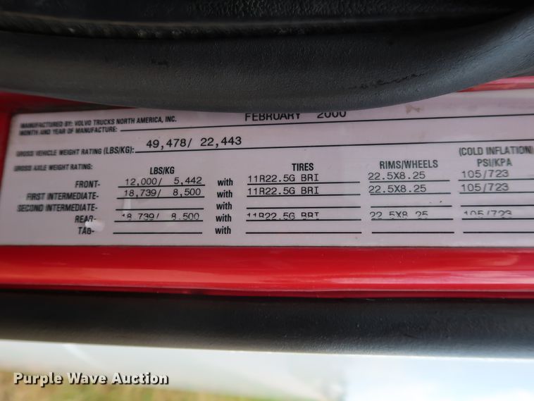 image for item DG4026 2000 Volvo VNM semi truck