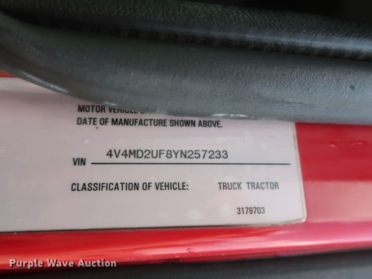 image for item DG4026 2000 Volvo VNM semi truck