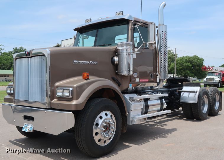 image for item DG4030 2012 Western Star 4900FA semi truck