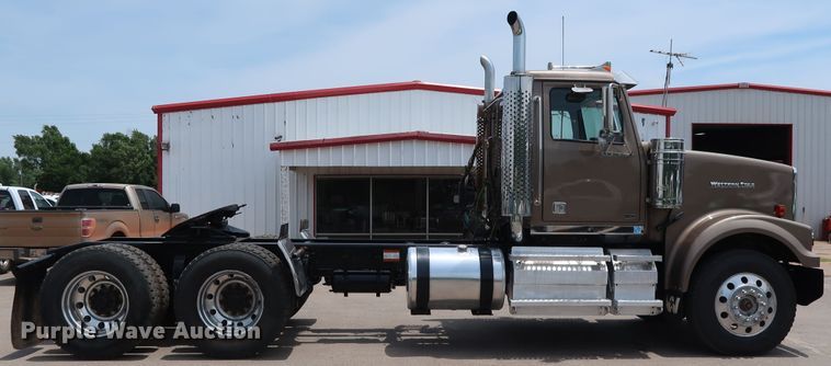image for item DG4030 2012 Western Star 4900FA semi truck