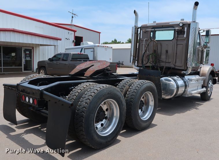 image for item DG4030 2012 Western Star 4900FA semi truck