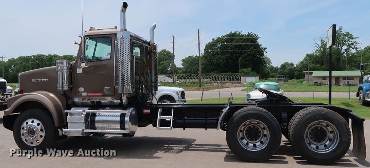 image for item DG4030 2012 Western Star 4900FA semi truck