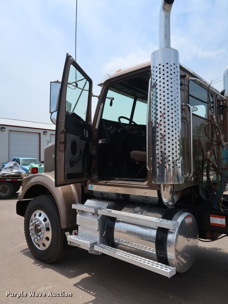 image for item DG4030 2012 Western Star 4900FA semi truck
