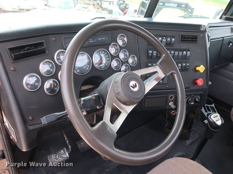 image for item DG4030 2012 Western Star 4900FA semi truck