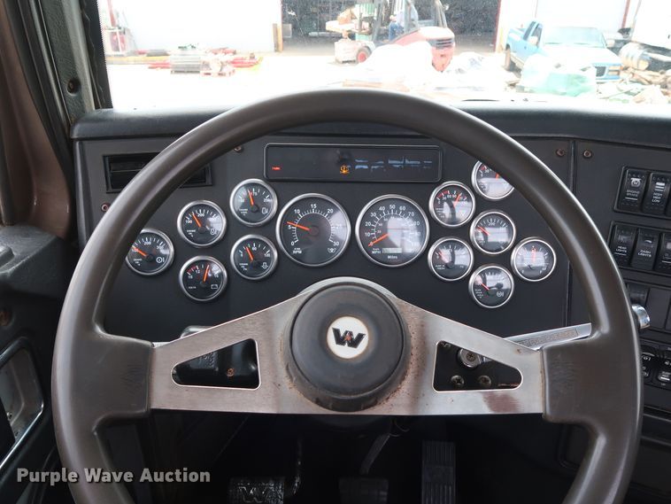 image for item DG4030 2012 Western Star 4900FA semi truck