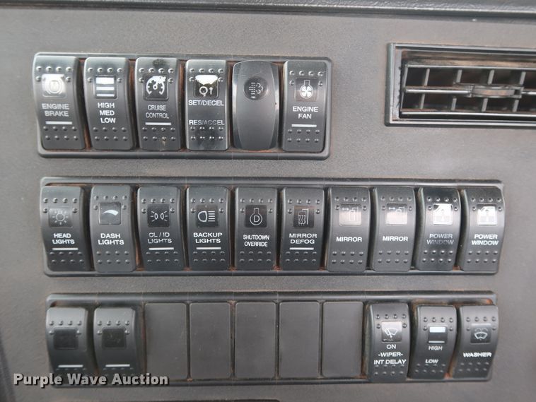 image for item DG4030 2012 Western Star 4900FA semi truck