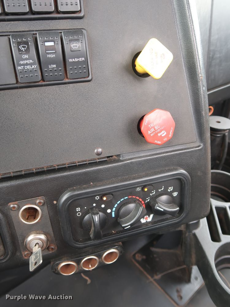 image for item DG4030 2012 Western Star 4900FA semi truck