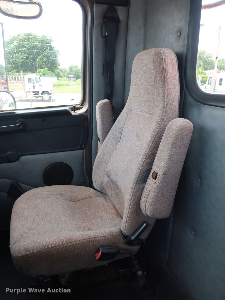 image for item DG4030 2012 Western Star 4900FA semi truck