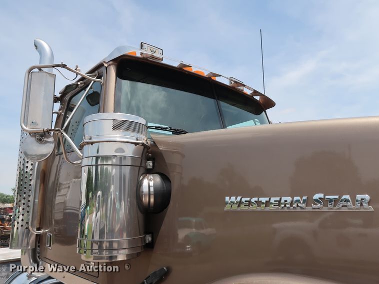 image for item DG4030 2012 Western Star 4900FA semi truck