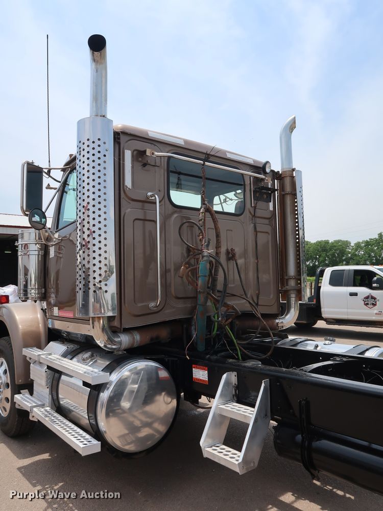 image for item DG4030 2012 Western Star 4900FA semi truck