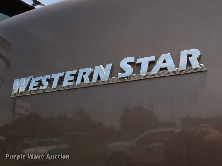 image for item DG4030 2012 Western Star 4900FA semi truck
