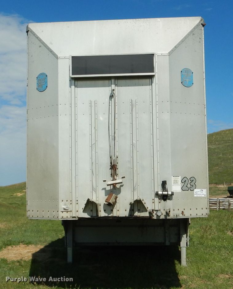 image for item DG5812 1998 Merritt Cattle Drive livestock trailer