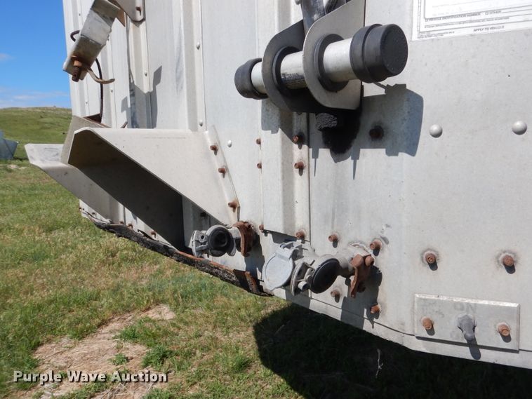 image for item DG5812 1998 Merritt Cattle Drive livestock trailer