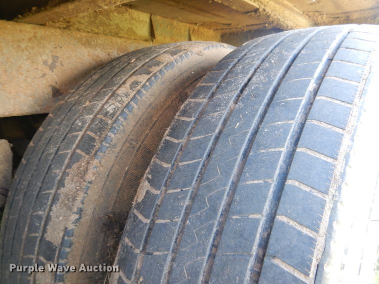 image for item DG5812 1998 Merritt Cattle Drive livestock trailer