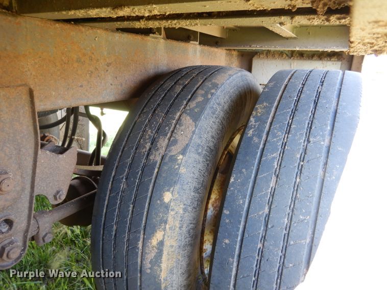 image for item DG5812 1998 Merritt Cattle Drive livestock trailer