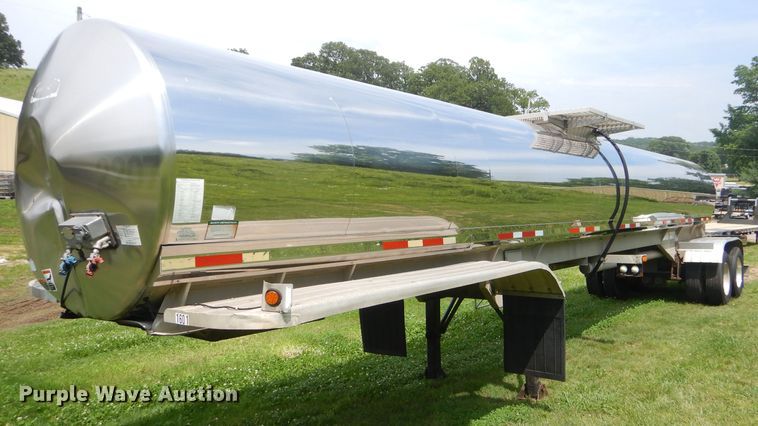 image for item ED9358 1996 Walker TTT-31430 tank trailer