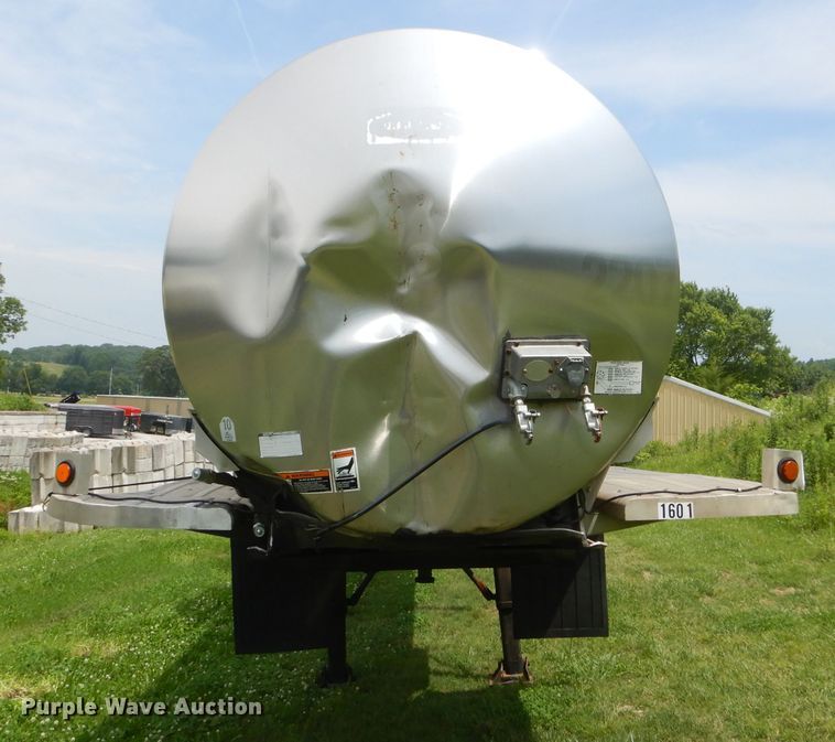 image for item ED9358 1996 Walker TTT-31430 tank trailer