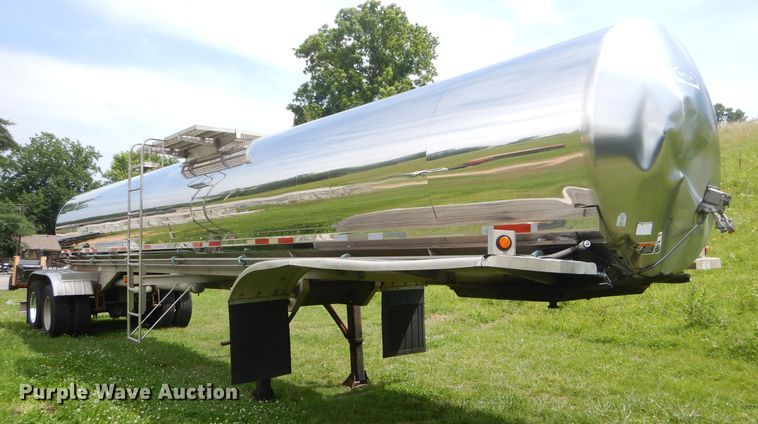image for item ED9358 1996 Walker TTT-31430 tank trailer
