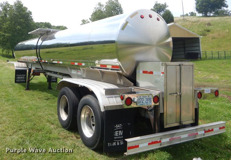 image for item ED9358 1996 Walker TTT-31430 tank trailer