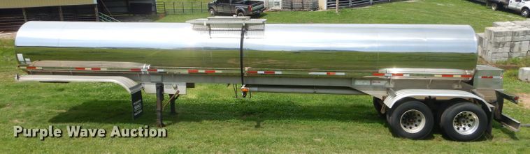 image for item ED9358 1996 Walker TTT-31430 tank trailer