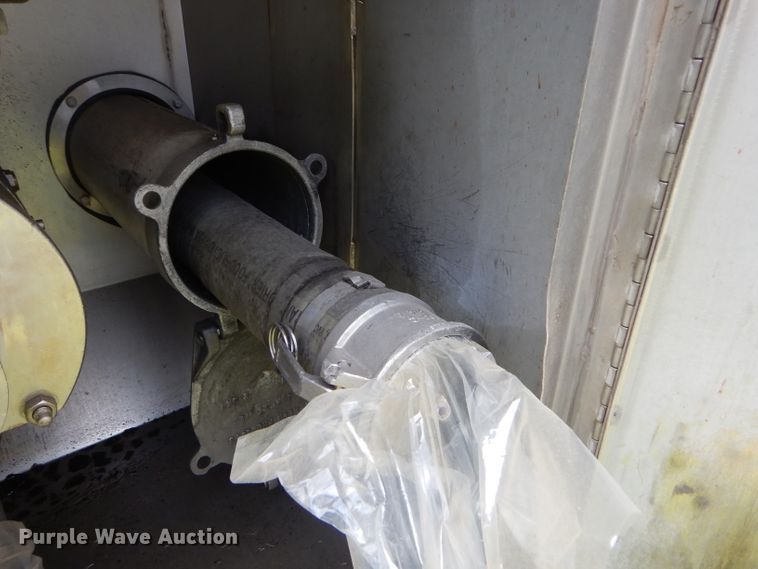 image for item ED9358 1996 Walker TTT-31430 tank trailer