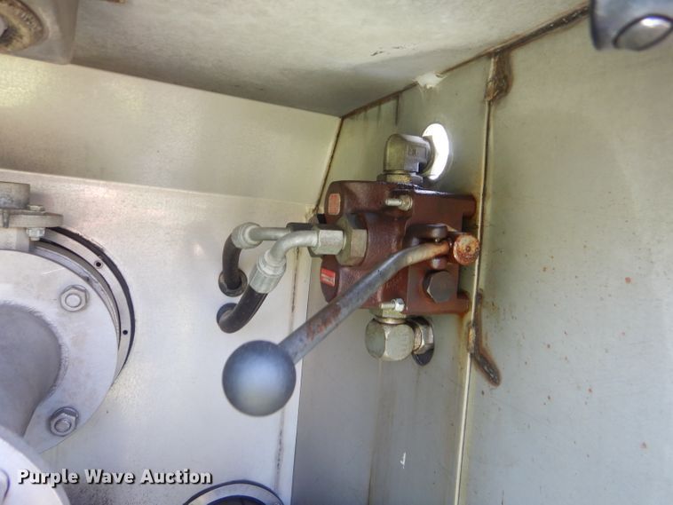 image for item ED9358 1996 Walker TTT-31430 tank trailer