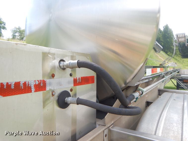 image for item ED9358 1996 Walker TTT-31430 tank trailer