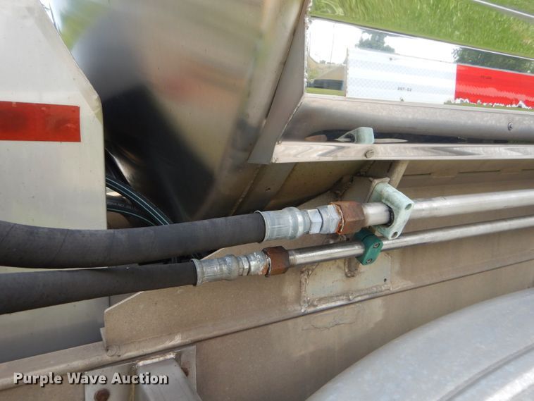 image for item ED9358 1996 Walker TTT-31430 tank trailer