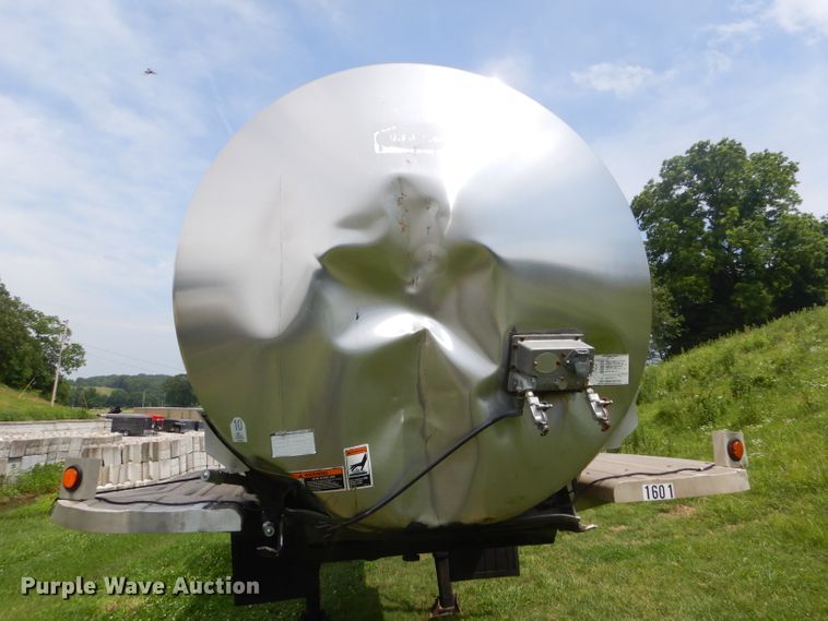 image for item ED9358 1996 Walker TTT-31430 tank trailer