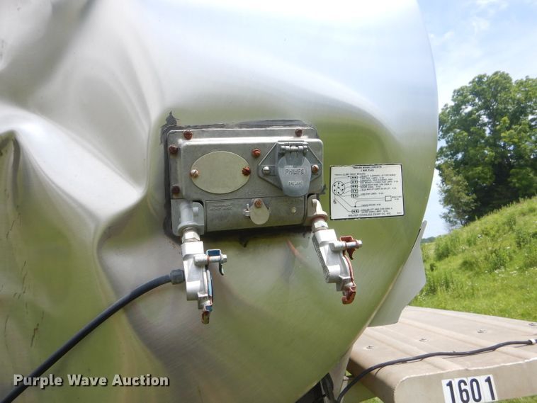 image for item ED9358 1996 Walker TTT-31430 tank trailer