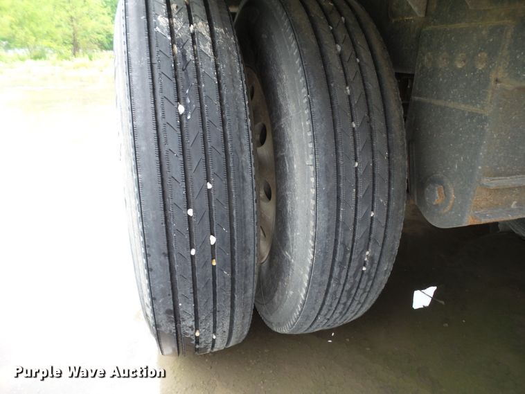 image for item EM9767 2014 Timpte double hopper bottom grain trailer