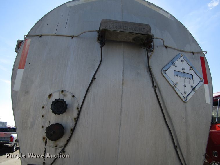 image for item EU9686 1971 Fruehauf TEH-F2-V tank trailer