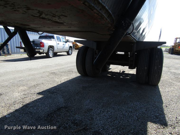 image for item EU9686 1971 Fruehauf TEH-F2-V tank trailer