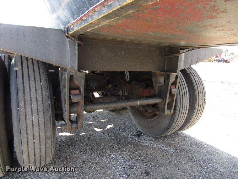 image for item EU9686 1971 Fruehauf TEH-F2-V tank trailer