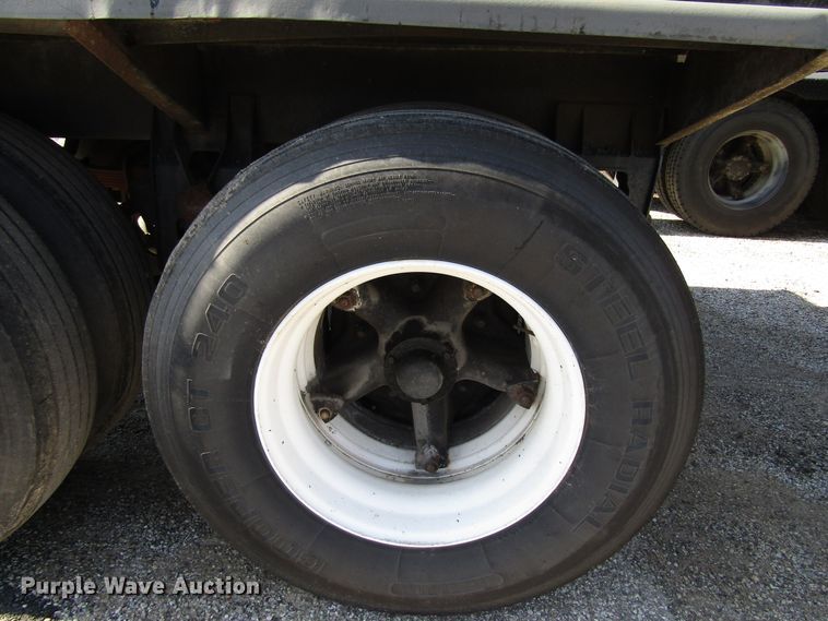 image for item EU9686 1971 Fruehauf TEH-F2-V tank trailer