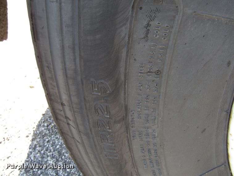 image for item EU9686 1971 Fruehauf TEH-F2-V tank trailer