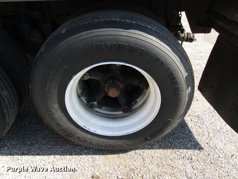 image for item EU9686 1971 Fruehauf TEH-F2-V tank trailer