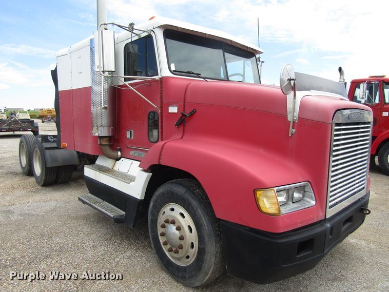 image for item EU9697 1995 Freightliner FLD112 semi truck