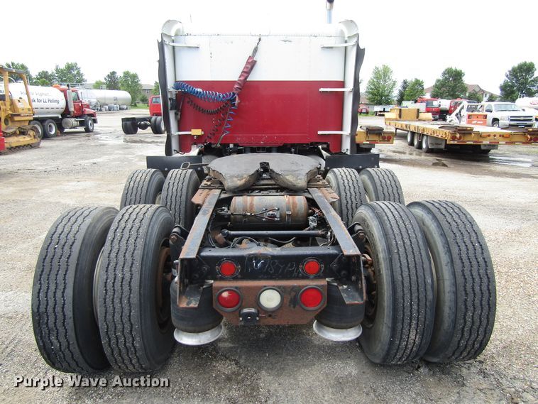 image for item EU9697 1995 Freightliner FLD112 semi truck