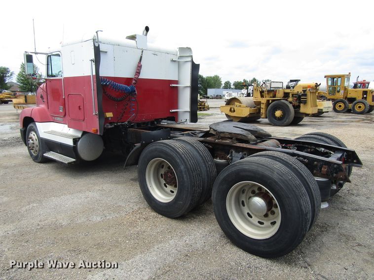 image for item EU9697 1995 Freightliner FLD112 semi truck