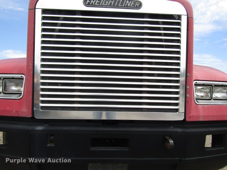 image for item EU9697 1995 Freightliner FLD112 semi truck