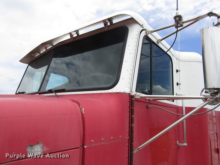 image for item EU9697 1995 Freightliner FLD112 semi truck