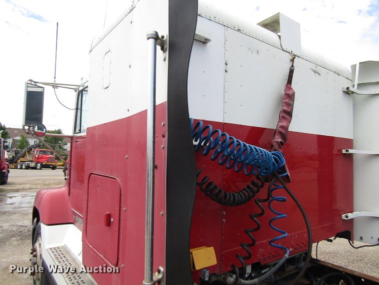 image for item EU9697 1995 Freightliner FLD112 semi truck