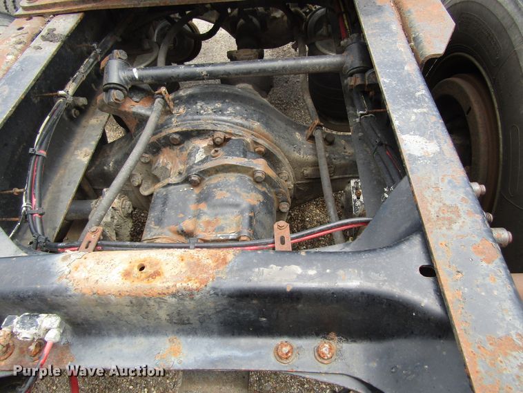 image for item EU9697 1995 Freightliner FLD112 semi truck