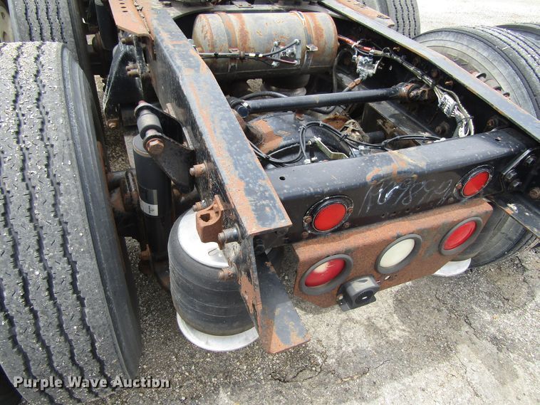 image for item EU9697 1995 Freightliner FLD112 semi truck