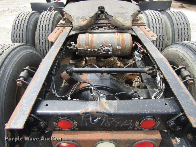 image for item EU9697 1995 Freightliner FLD112 semi truck