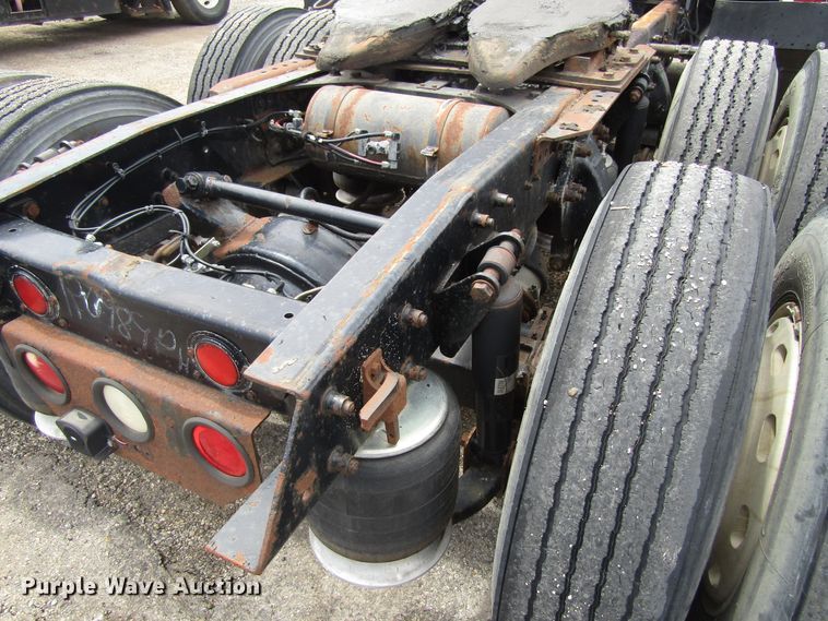 image for item EU9697 1995 Freightliner FLD112 semi truck